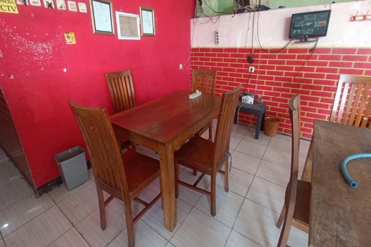 Oyo Life 92877 Hotel Rainbow 7296 Semarang Extérieur photo