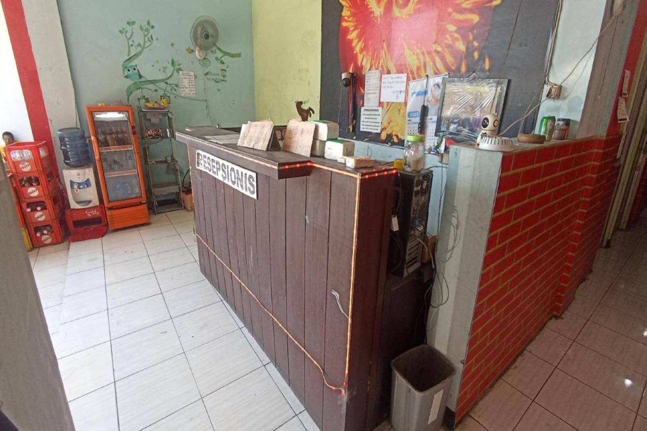 Oyo Life 92877 Hotel Rainbow 7296 Semarang Extérieur photo