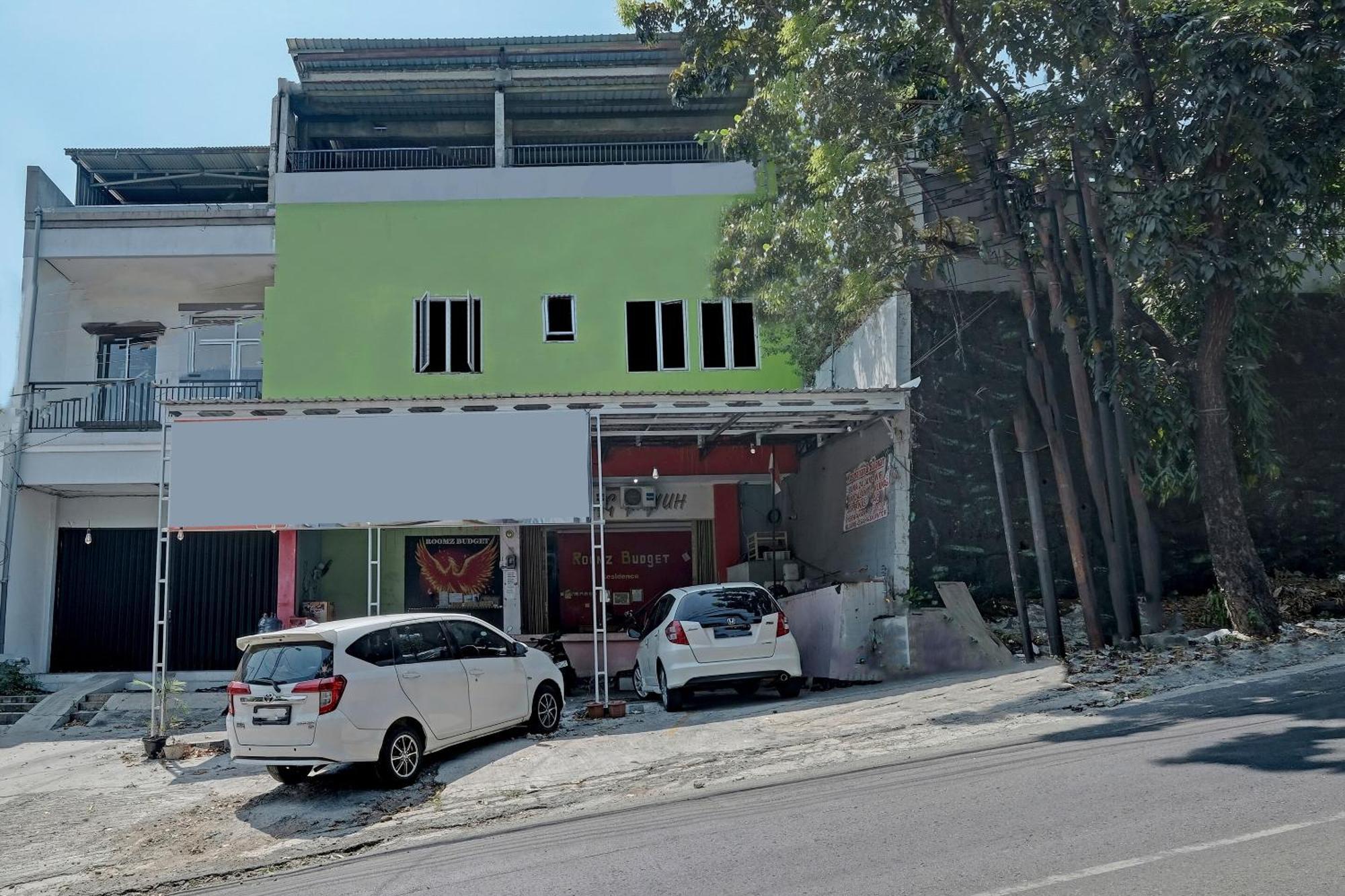 Oyo Life 92877 Hotel Rainbow 7296 Semarang Extérieur photo