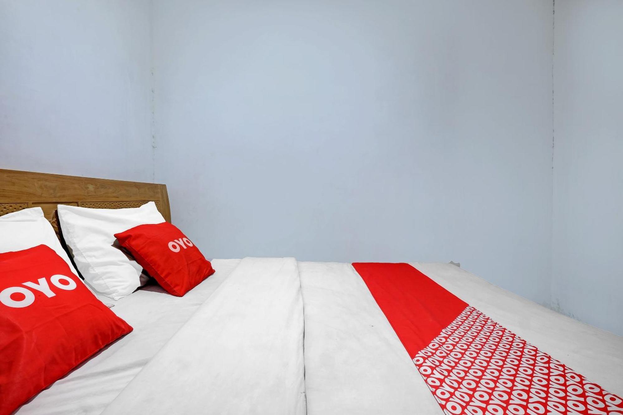 Oyo Life 92877 Hotel Rainbow 7296 Semarang Extérieur photo