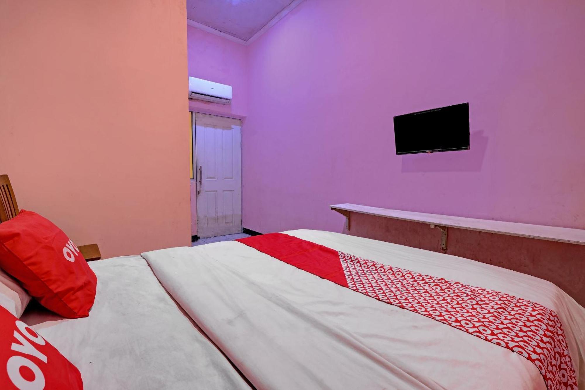 Oyo Life 92877 Hotel Rainbow 7296 Semarang Extérieur photo