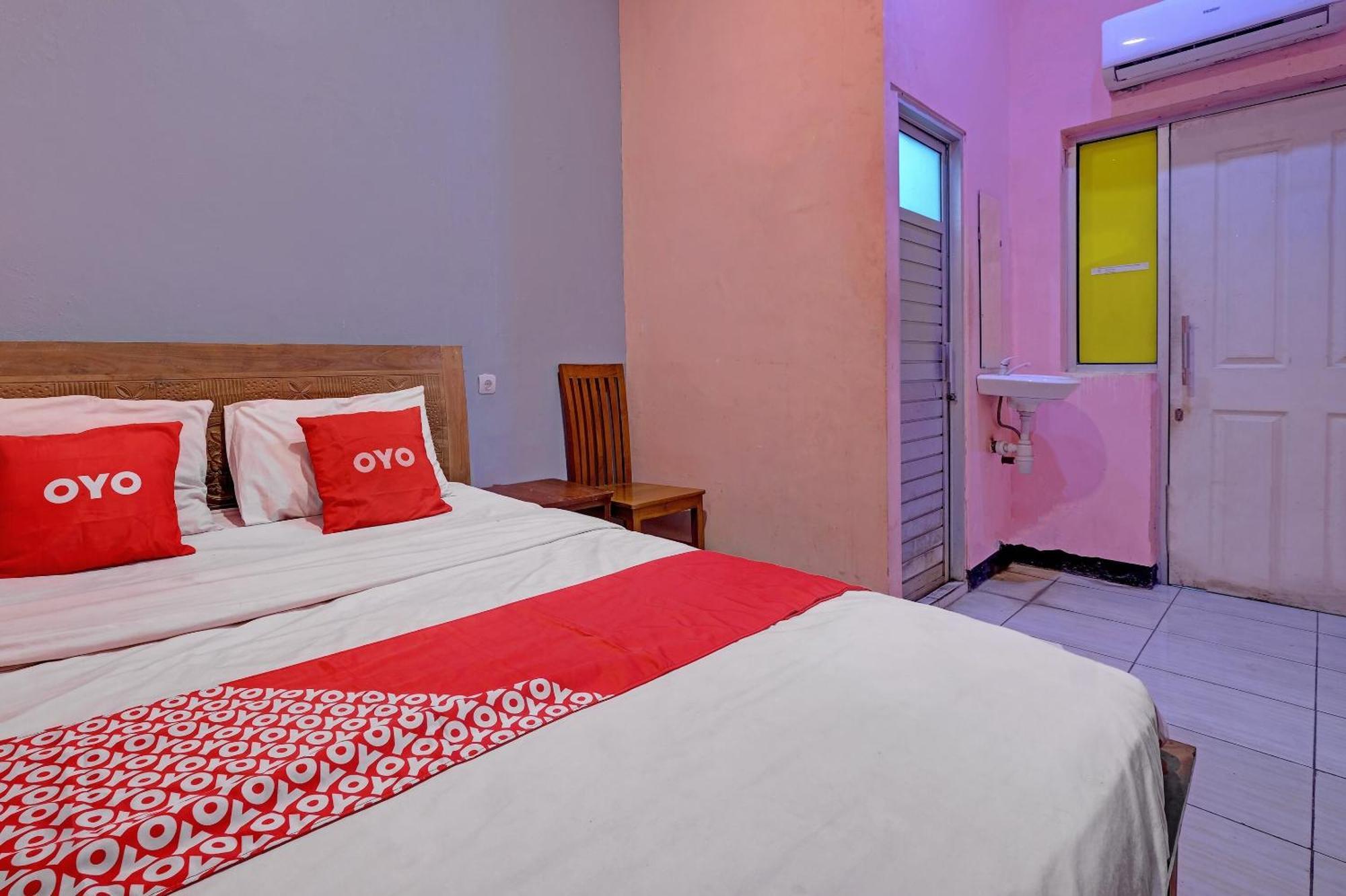 Oyo Life 92877 Hotel Rainbow 7296 Semarang Extérieur photo