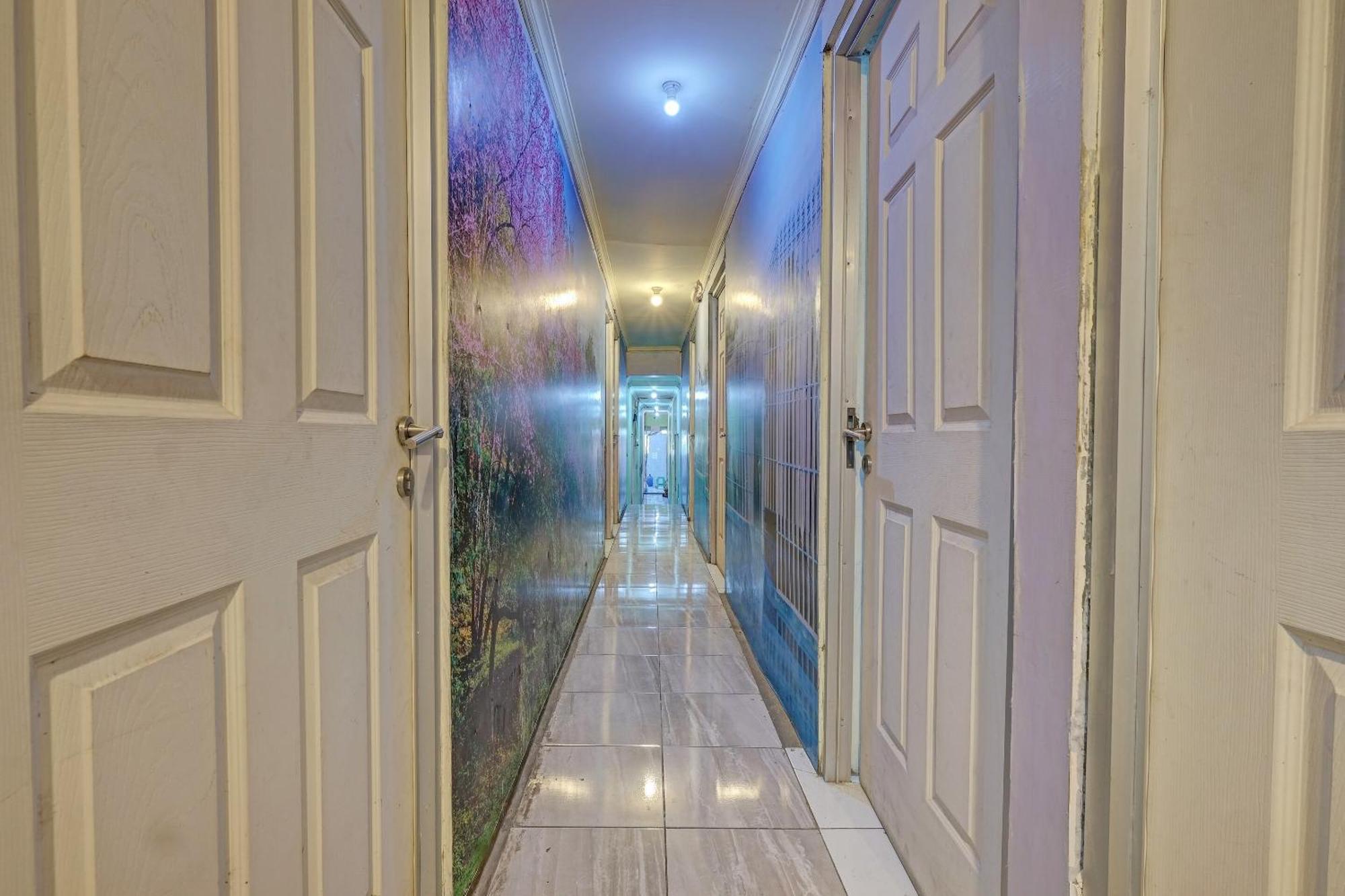 Oyo Life 92877 Hotel Rainbow 7296 Semarang Extérieur photo