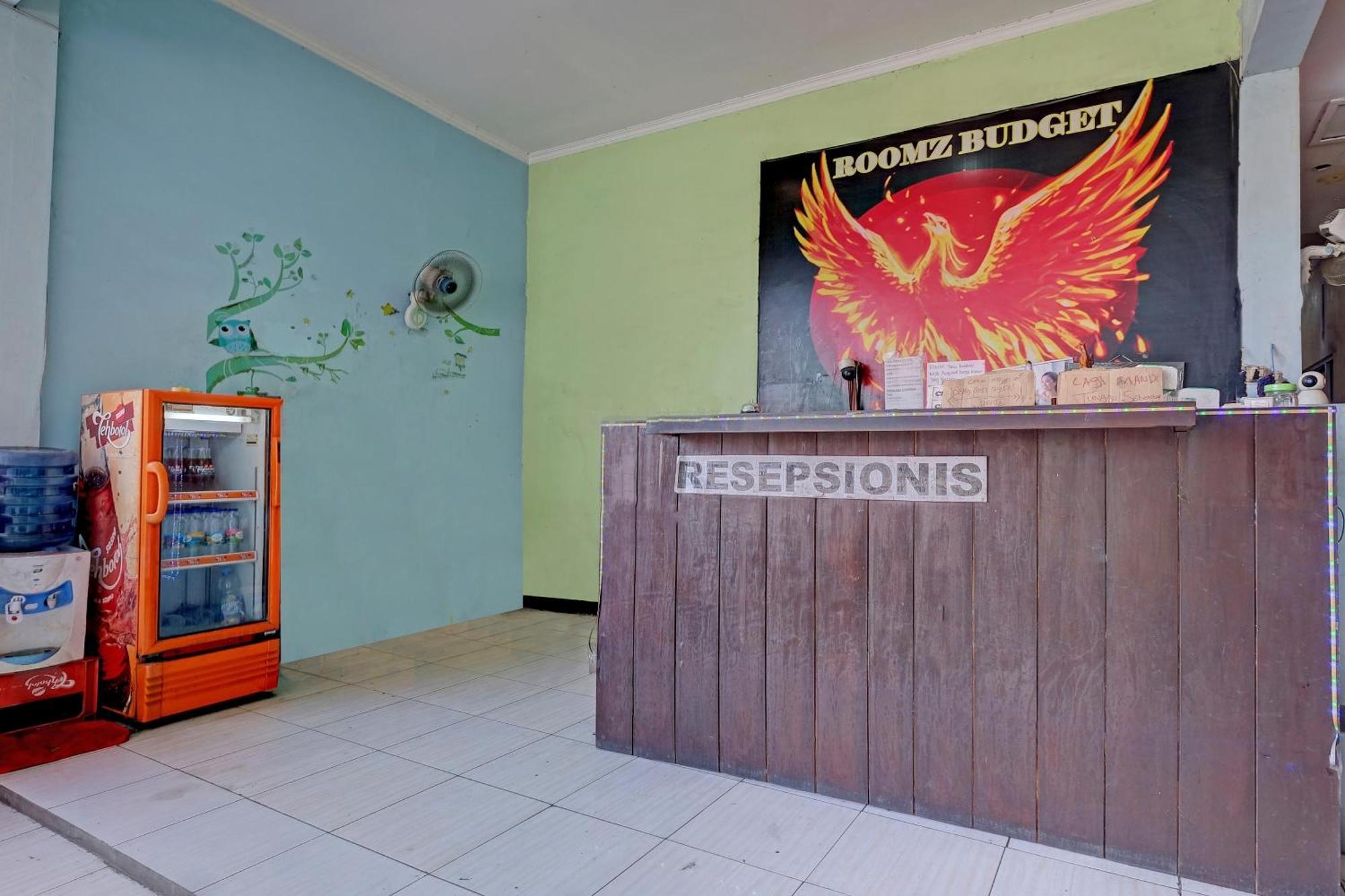 Oyo Life 92877 Hotel Rainbow 7296 Semarang Extérieur photo