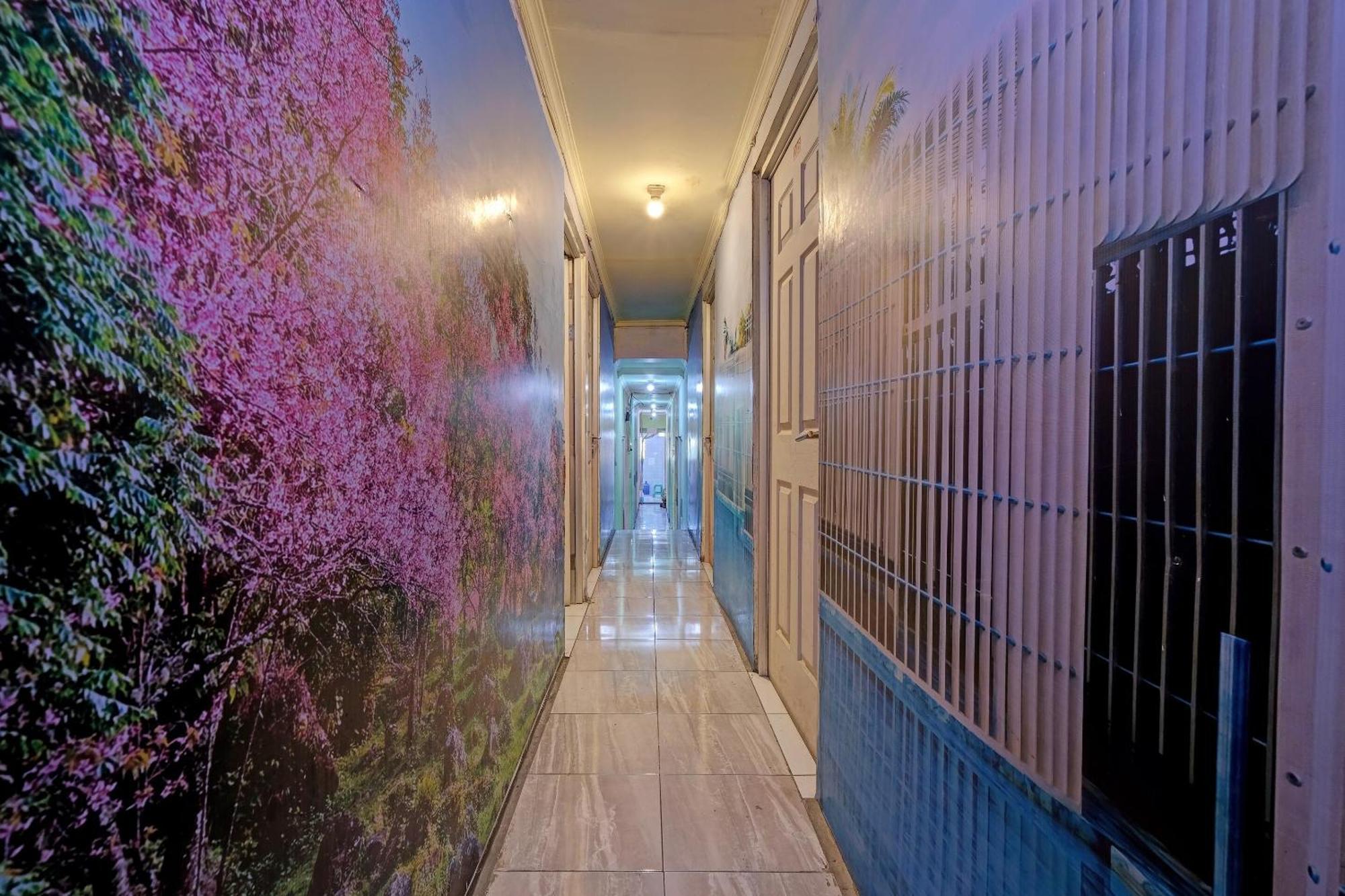 Oyo Life 92877 Hotel Rainbow 7296 Semarang Extérieur photo