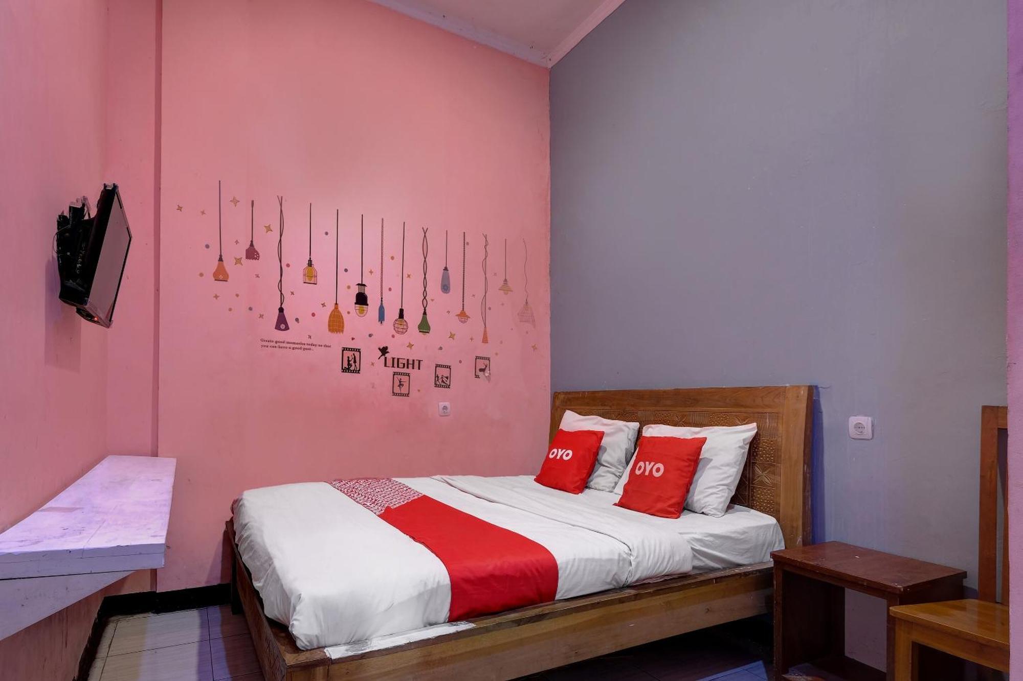 Oyo Life 92877 Hotel Rainbow 7296 Semarang Extérieur photo
