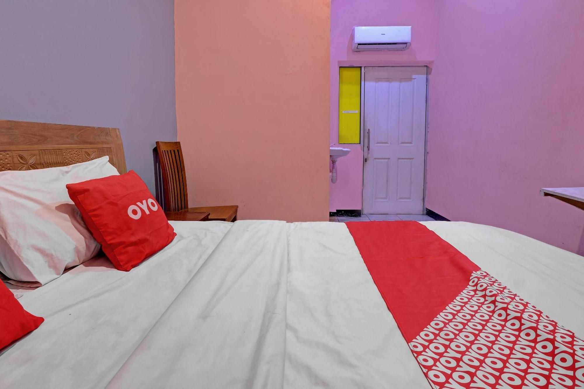 Oyo Life 92877 Hotel Rainbow 7296 Semarang Extérieur photo