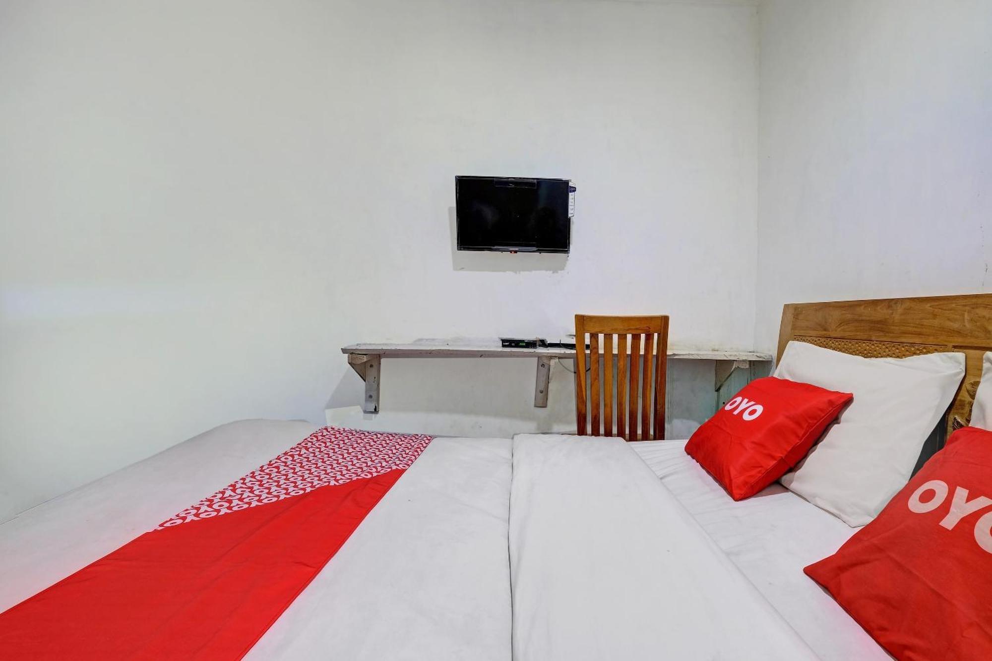 Oyo Life 92877 Hotel Rainbow 7296 Semarang Extérieur photo